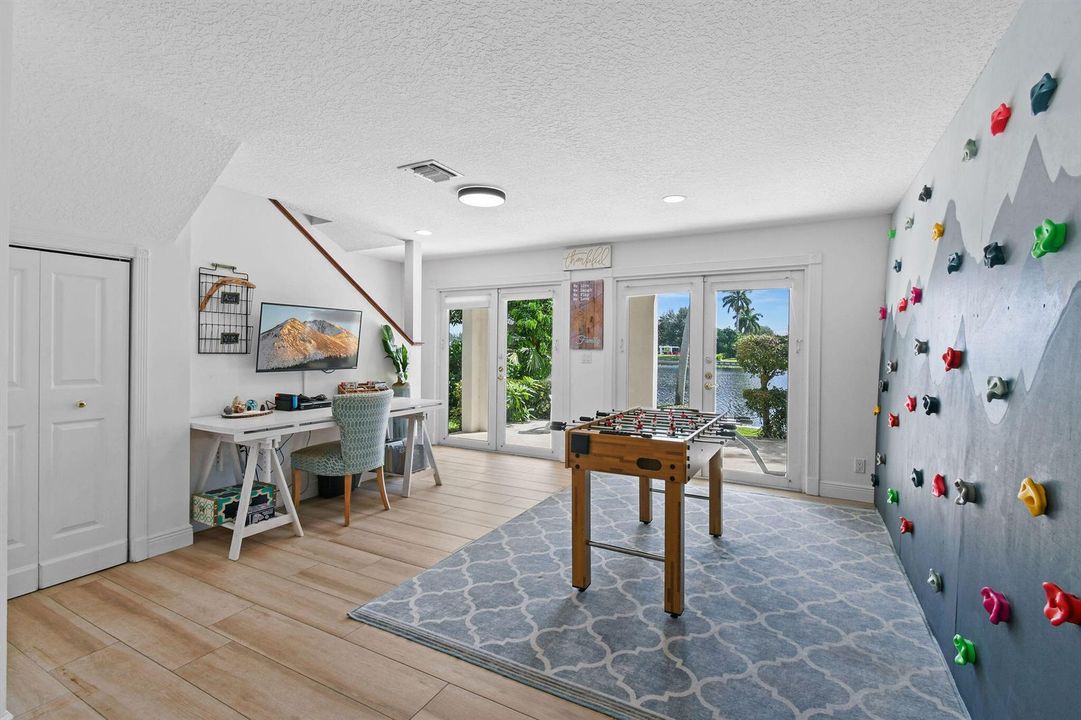 8110WLakeDr(31)
