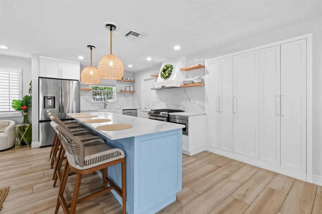 8110WLakeDr(9)