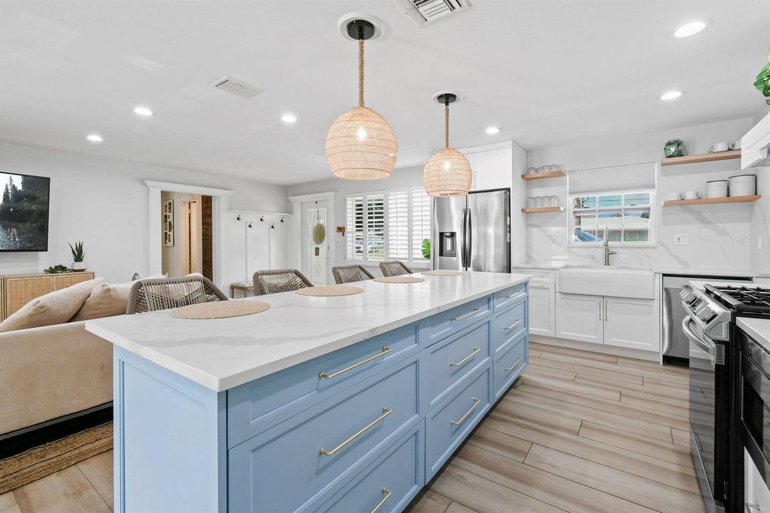 8110WLakeDr(11)