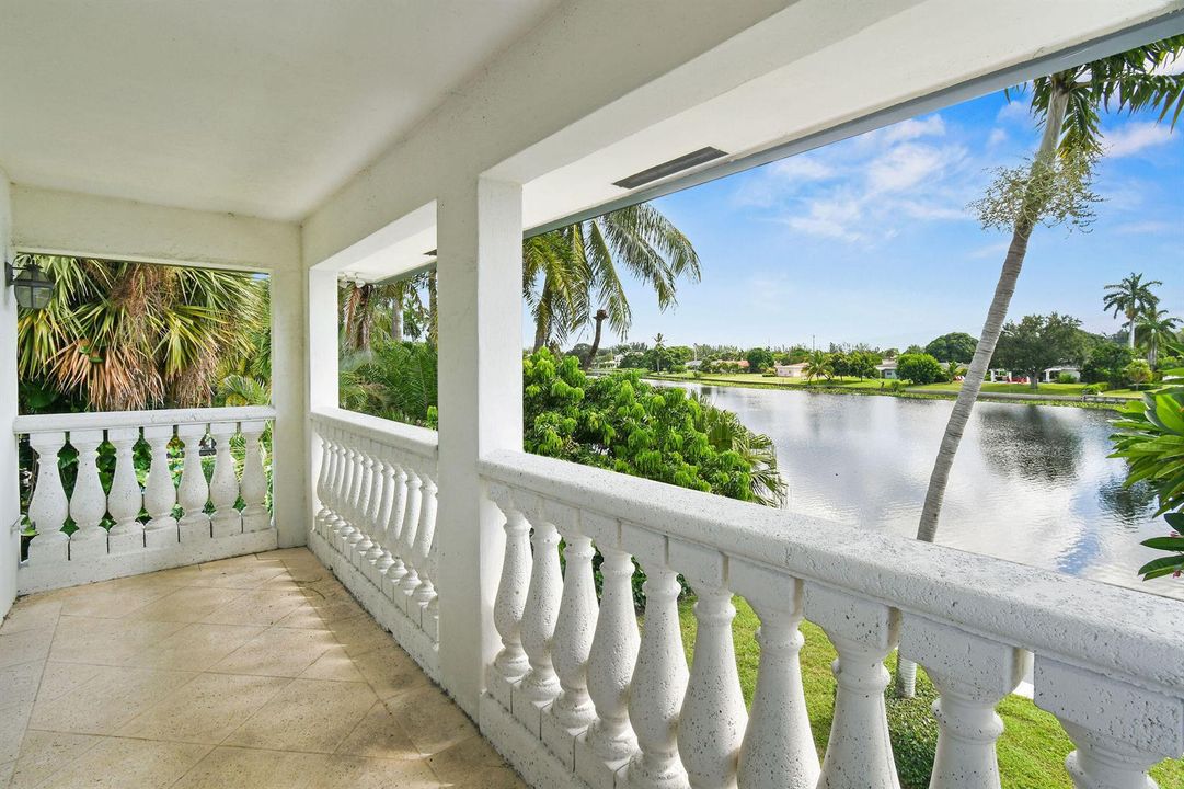 8110WLakeDr(43)