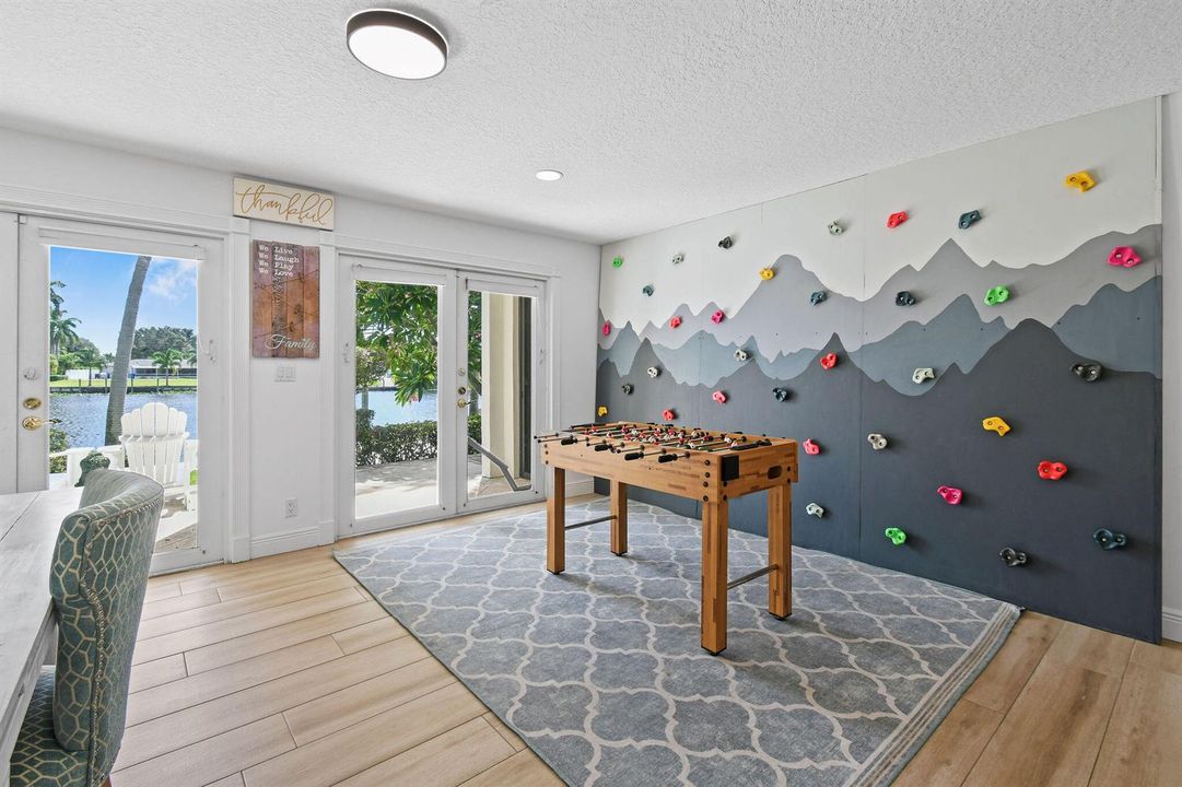 8110WLakeDr(32)