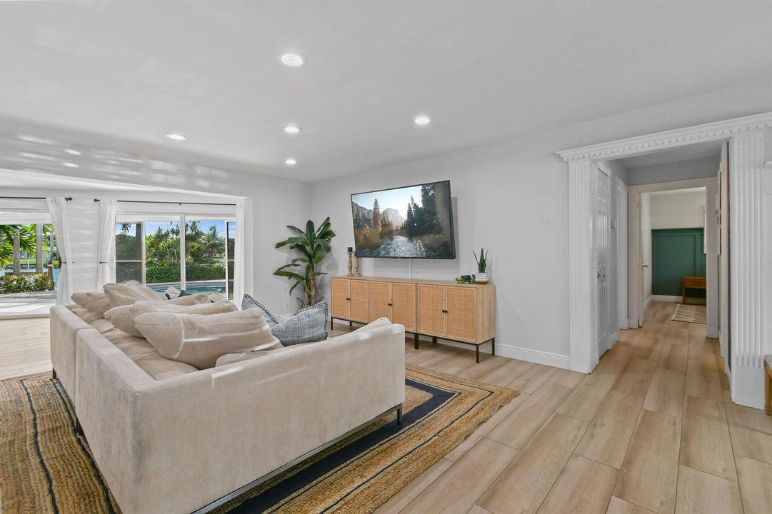 8110WLakeDr(6)