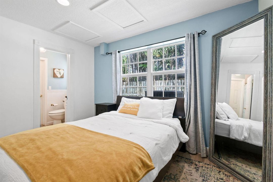 8110WLakeDr(26)