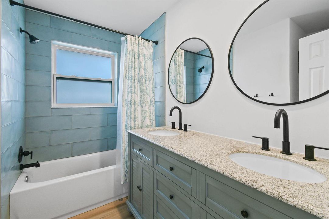 8110WLakeDr(22)