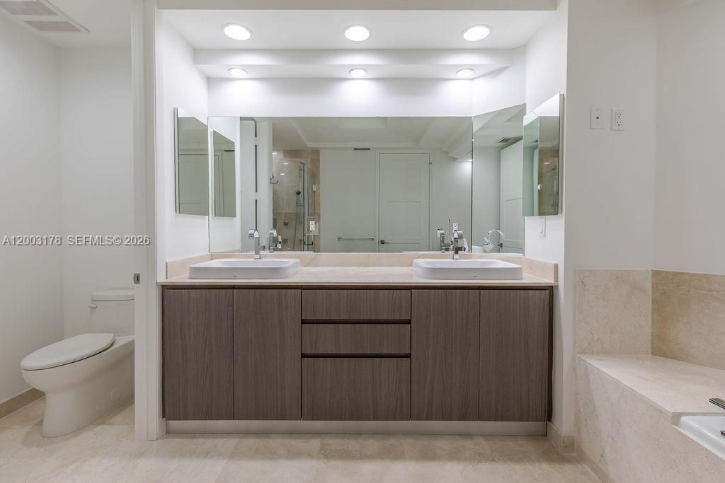 For Sale: $1,250,000 (2 beds, 2 baths, 1542 Square Feet)