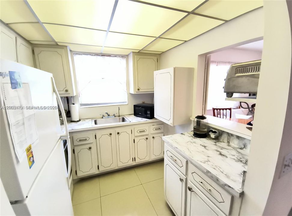 For Rent: $1,200 (1 beds, 1 baths, 700 Square Feet)