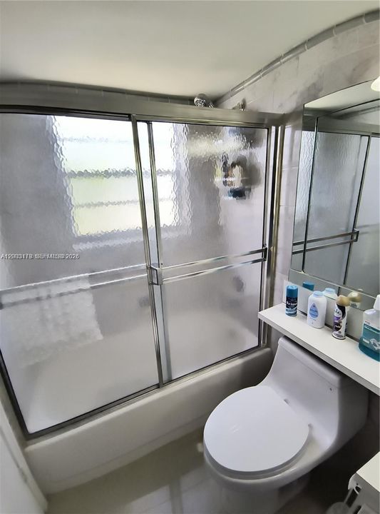 For Rent: $1,200 (1 beds, 1 baths, 700 Square Feet)