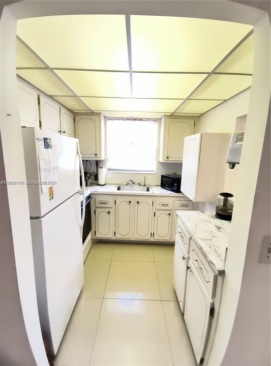 For Rent: $1,200 (1 beds, 1 baths, 700 Square Feet)