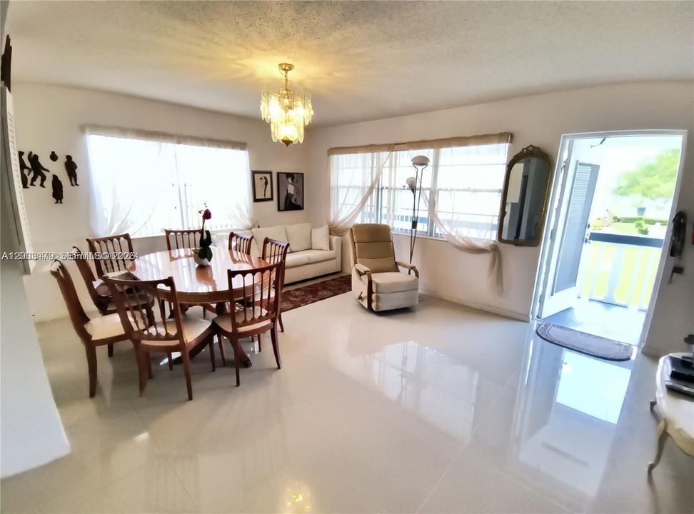For Rent: $1,200 (1 beds, 1 baths, 700 Square Feet)