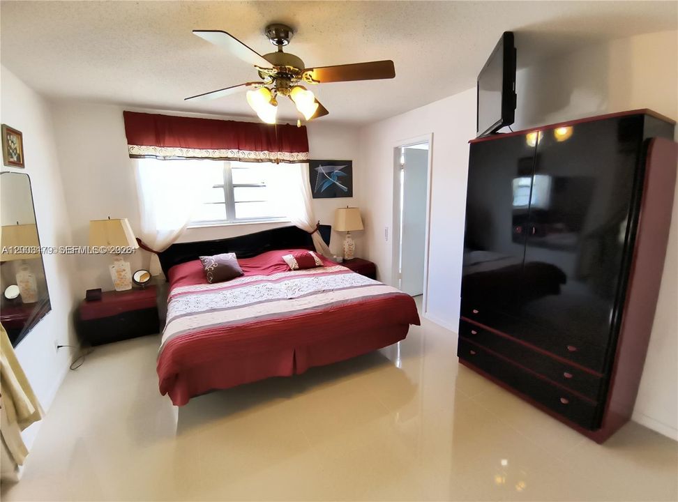 For Rent: $1,200 (1 beds, 1 baths, 700 Square Feet)