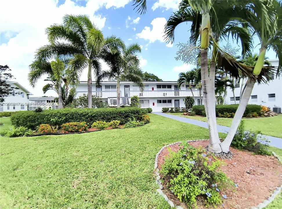 For Rent: $1,200 (1 beds, 1 baths, 700 Square Feet)