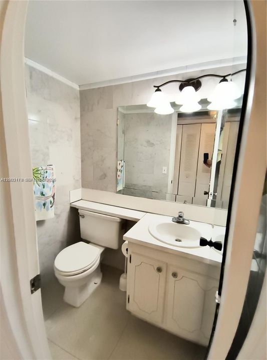 For Rent: $1,200 (1 beds, 1 baths, 700 Square Feet)
