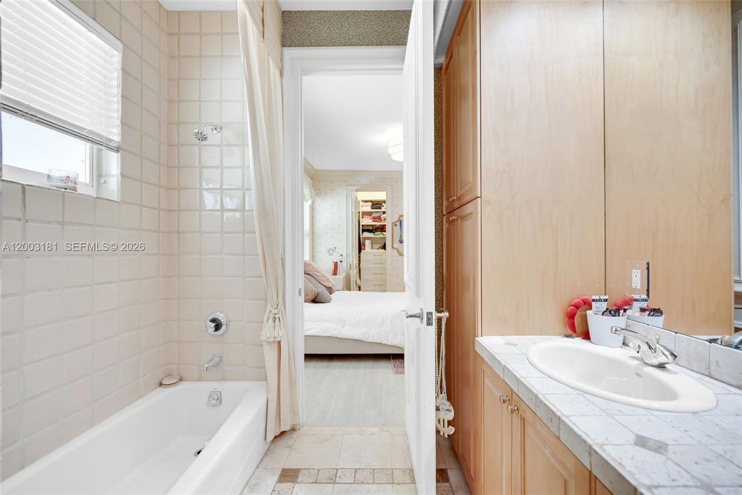 En Venta: $2,099,000 (4 camas, 3 baños, 3610 Pies cuadrados)