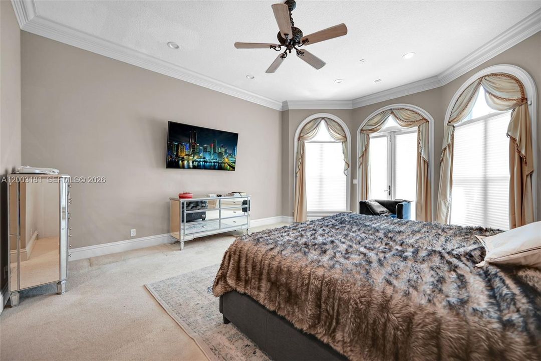 En Venta: $2,099,000 (4 camas, 3 baños, 3610 Pies cuadrados)