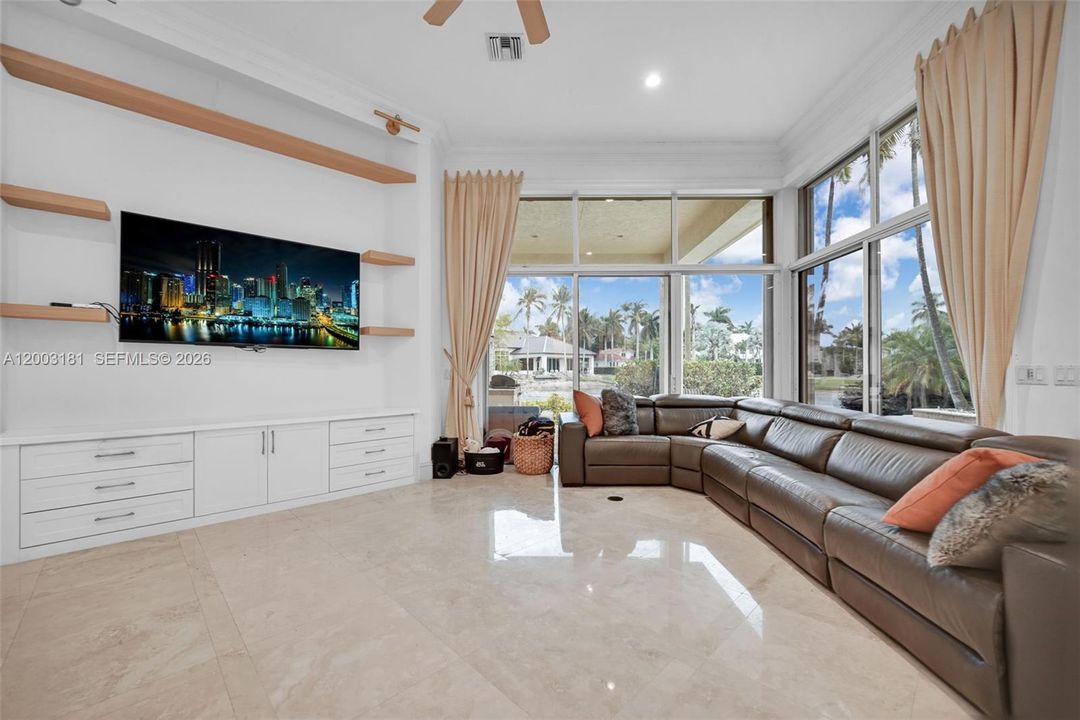 En Venta: $2,099,000 (4 camas, 3 baños, 3610 Pies cuadrados)