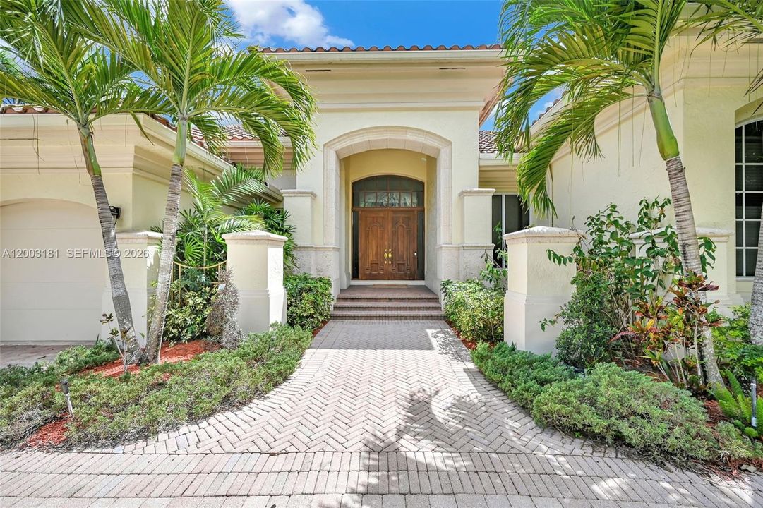 En Venta: $2,099,000 (4 camas, 3 baños, 3610 Pies cuadrados)