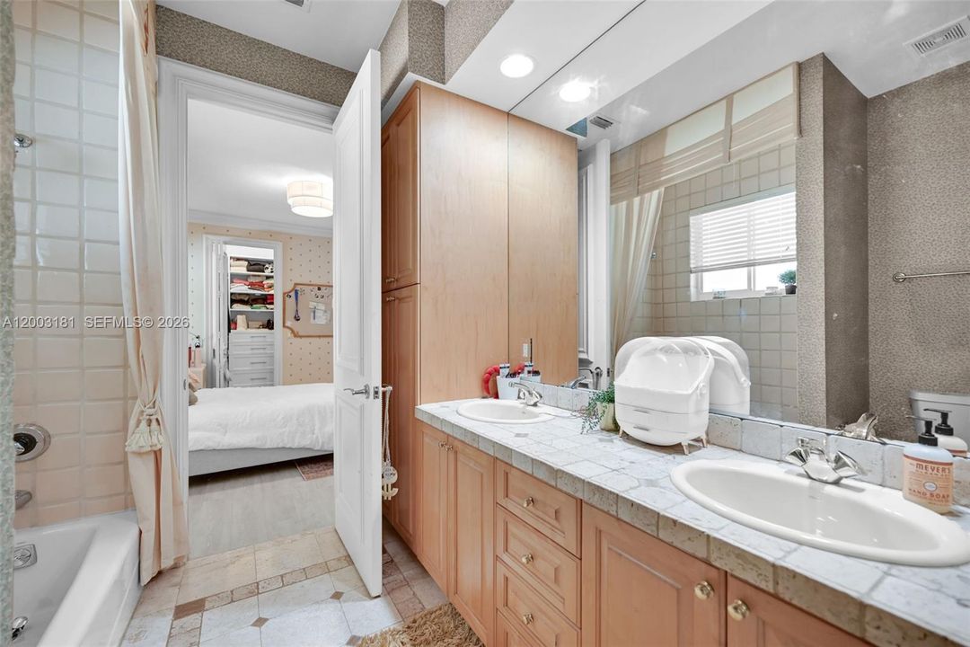 En Venta: $2,099,000 (4 camas, 3 baños, 3610 Pies cuadrados)
