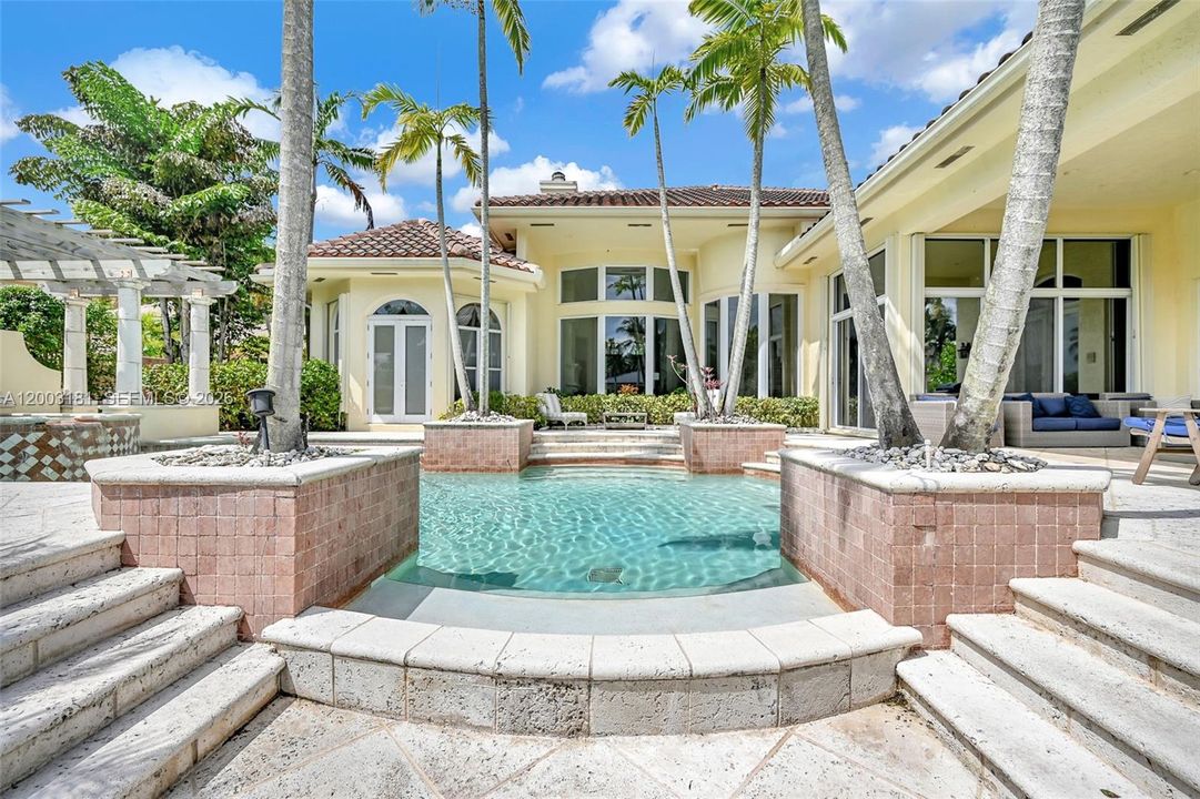 En Venta: $2,099,000 (4 camas, 3 baños, 3610 Pies cuadrados)