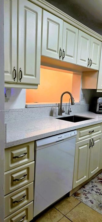 For Sale: $269,900 (2 beds, 2 baths, 936 Square Feet)