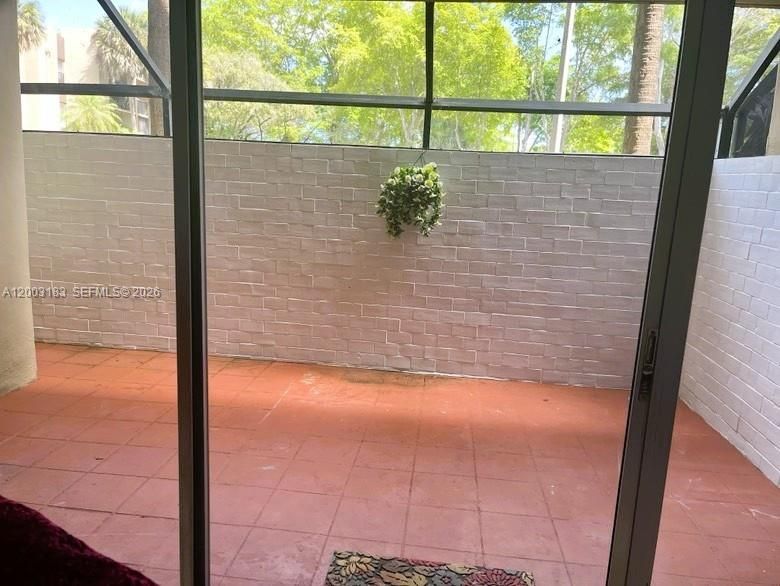 For Sale: $269,900 (2 beds, 2 baths, 936 Square Feet)