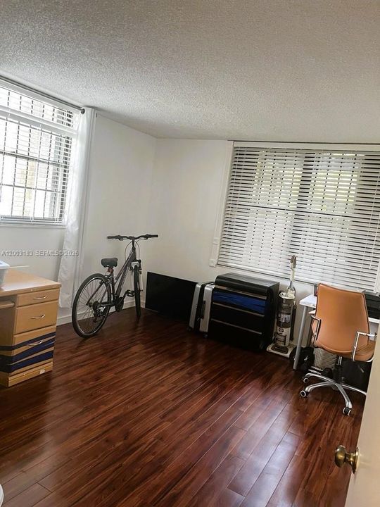 For Sale: $269,900 (2 beds, 2 baths, 936 Square Feet)