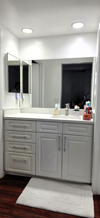 For Sale: $269,900 (2 beds, 2 baths, 936 Square Feet)