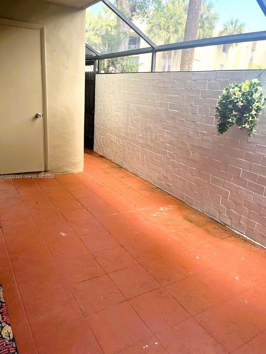For Sale: $269,900 (2 beds, 2 baths, 936 Square Feet)