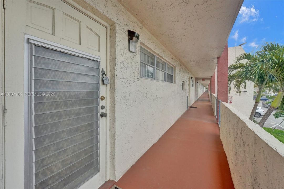 For Sale: $118,000 (2 beds, 2 baths, 1170 Square Feet)
