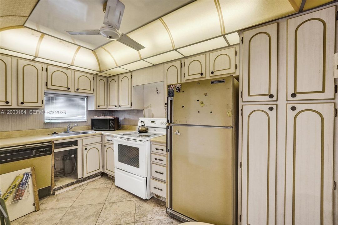 For Sale: $118,000 (2 beds, 2 baths, 1170 Square Feet)