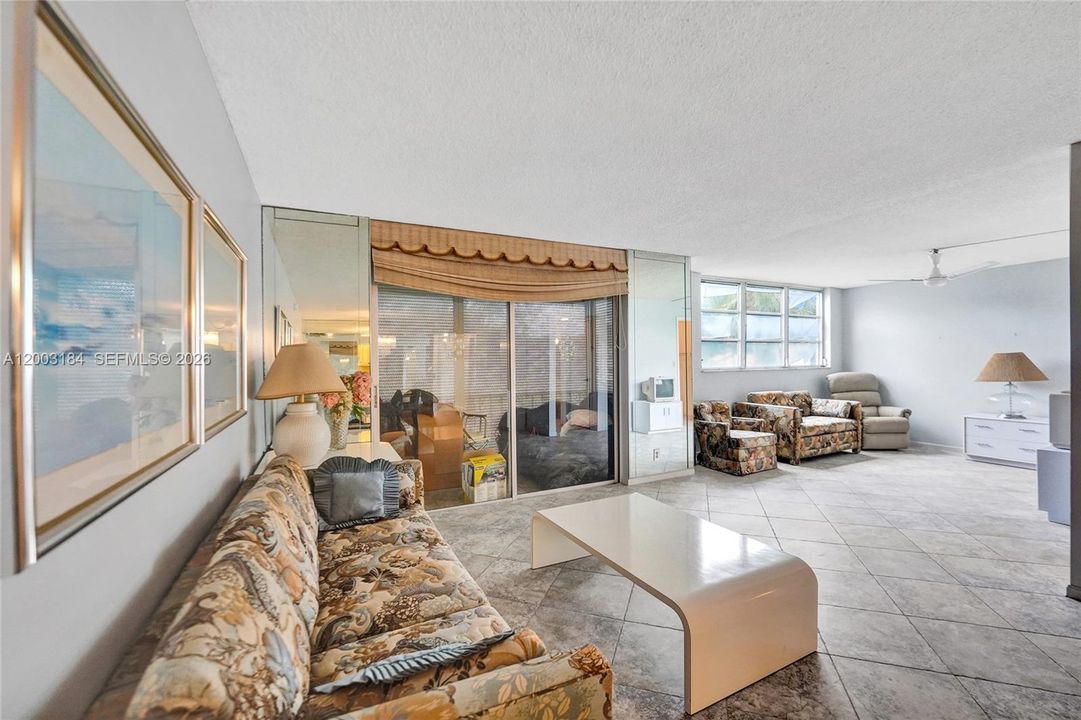 For Sale: $118,000 (2 beds, 2 baths, 1170 Square Feet)