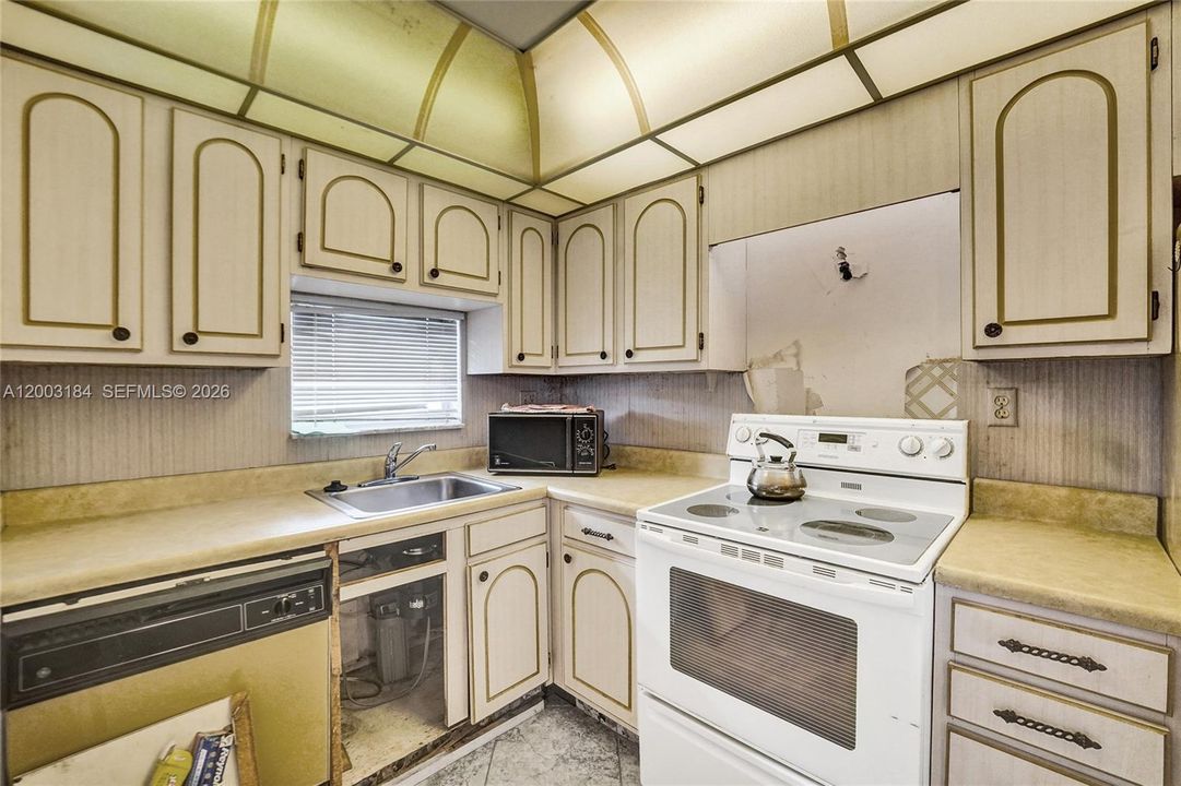 For Sale: $118,000 (2 beds, 2 baths, 1170 Square Feet)