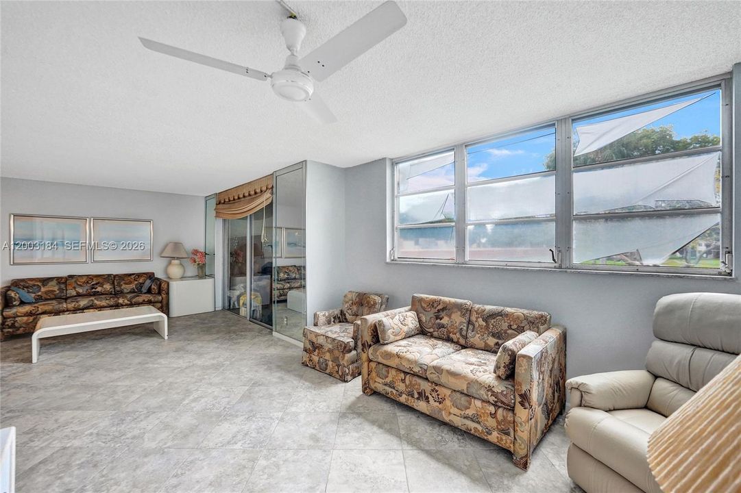 For Sale: $118,000 (2 beds, 2 baths, 1170 Square Feet)