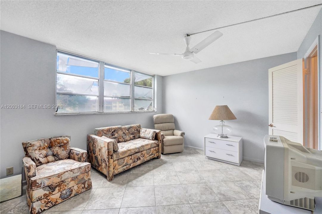 For Sale: $118,000 (2 beds, 2 baths, 1170 Square Feet)
