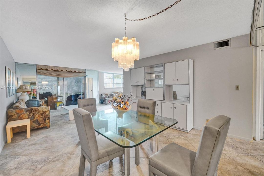 For Sale: $118,000 (2 beds, 2 baths, 1170 Square Feet)