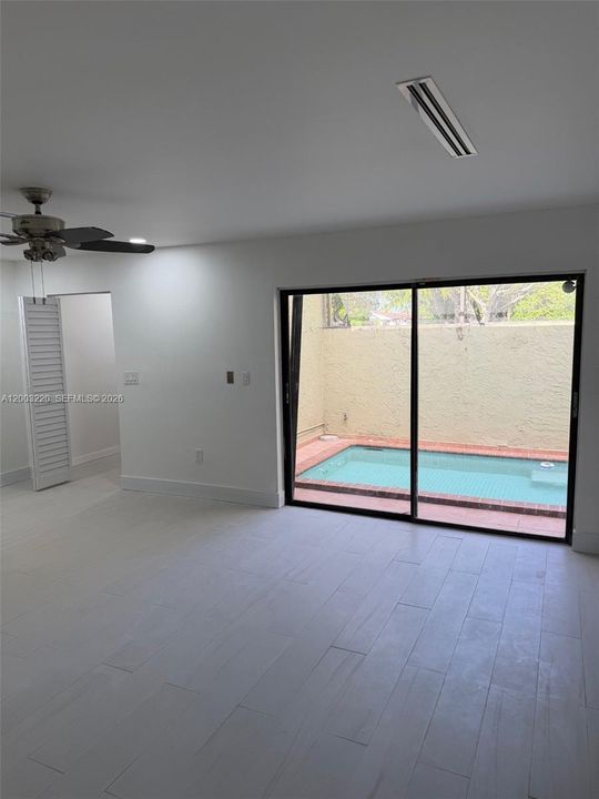 Activo con contrato: $3,300 (2 camas, 2 baños, 1550 Pies cuadrados)