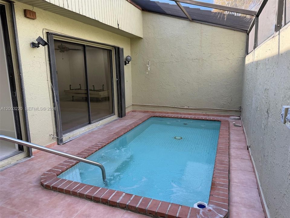 Activo con contrato: $3,300 (2 camas, 2 baños, 1550 Pies cuadrados)