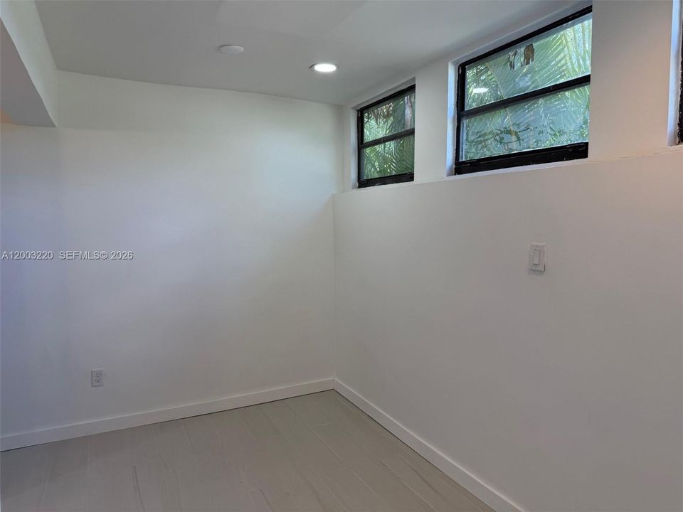 Activo con contrato: $3,300 (2 camas, 2 baños, 1550 Pies cuadrados)