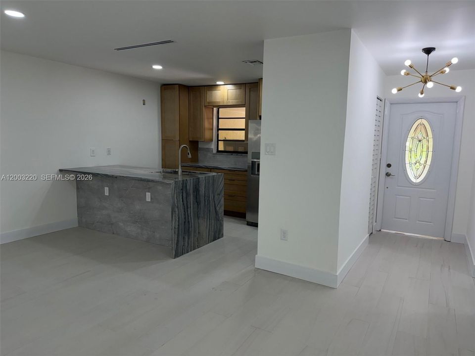 Activo con contrato: $3,300 (2 camas, 2 baños, 1550 Pies cuadrados)