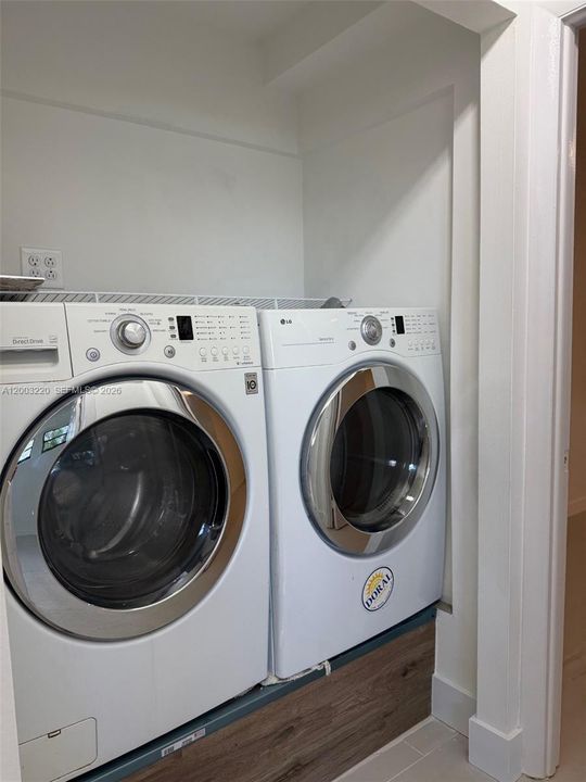 Activo con contrato: $3,300 (2 camas, 2 baños, 1550 Pies cuadrados)