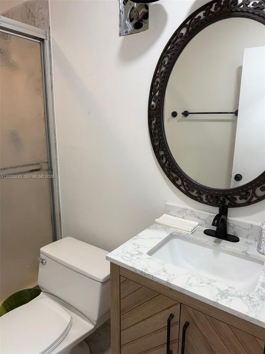 Activo con contrato: $3,300 (2 camas, 2 baños, 1550 Pies cuadrados)