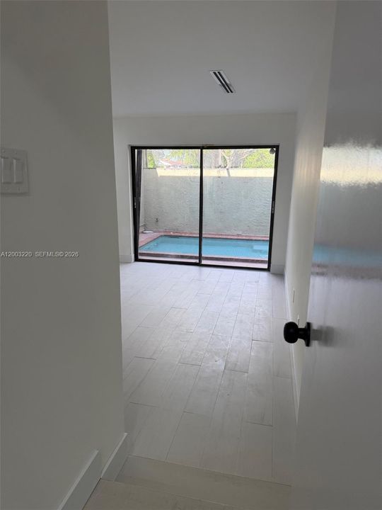 Activo con contrato: $3,300 (2 camas, 2 baños, 1550 Pies cuadrados)