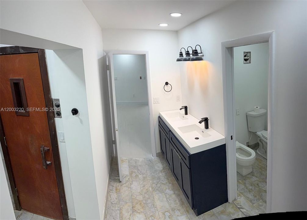 Activo con contrato: $3,300 (2 camas, 2 baños, 1550 Pies cuadrados)