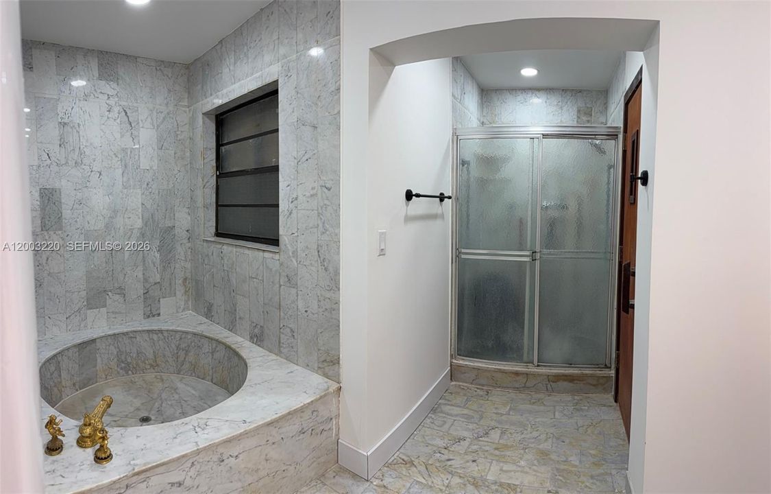 Activo con contrato: $3,300 (2 camas, 2 baños, 1550 Pies cuadrados)