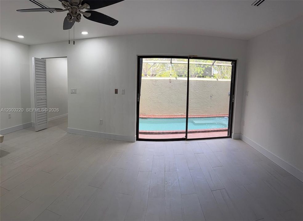 Activo con contrato: $3,300 (2 camas, 2 baños, 1550 Pies cuadrados)