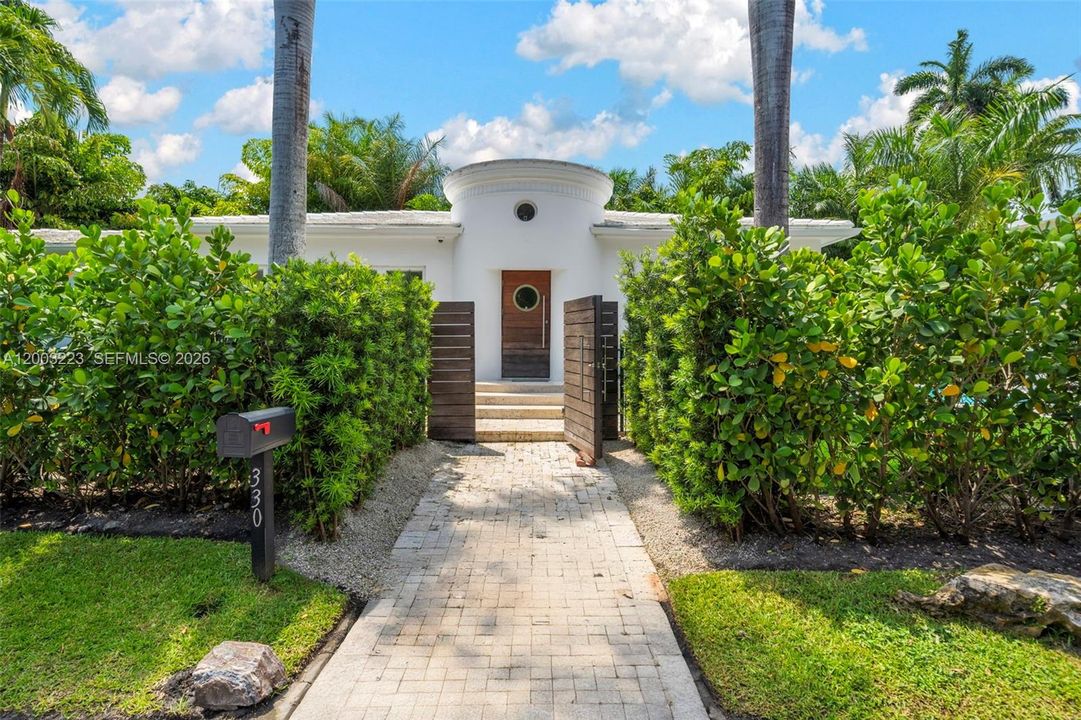 Active With Contract: $3,875,000 (4 beds, 3 baths, 2087 Square Feet)