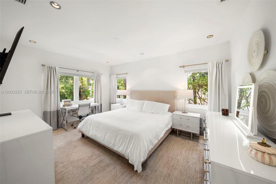Active With Contract: $3,875,000 (4 beds, 3 baths, 2087 Square Feet)