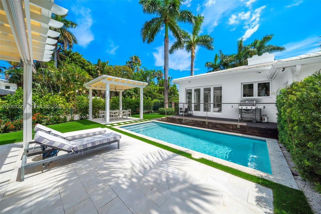 Active With Contract: $3,875,000 (4 beds, 3 baths, 2087 Square Feet)