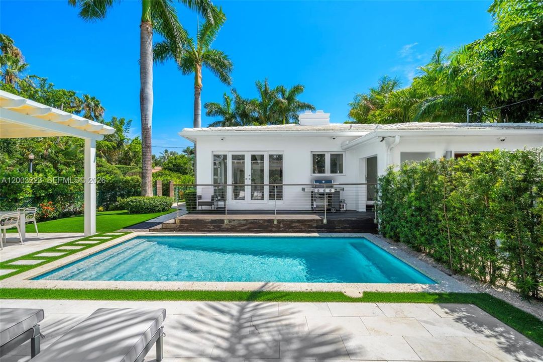Active With Contract: $3,875,000 (4 beds, 3 baths, 2087 Square Feet)