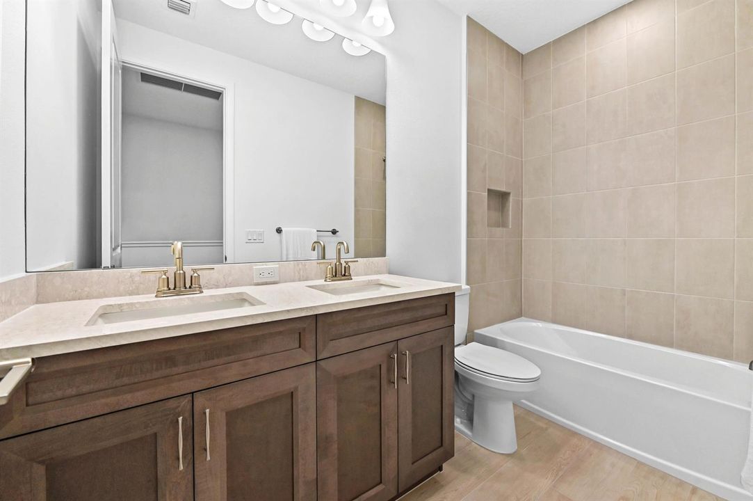 26 Bathroom 01