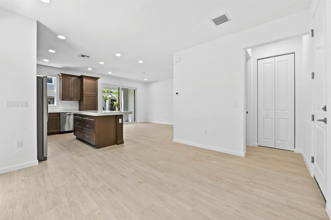 07 Dining room 01